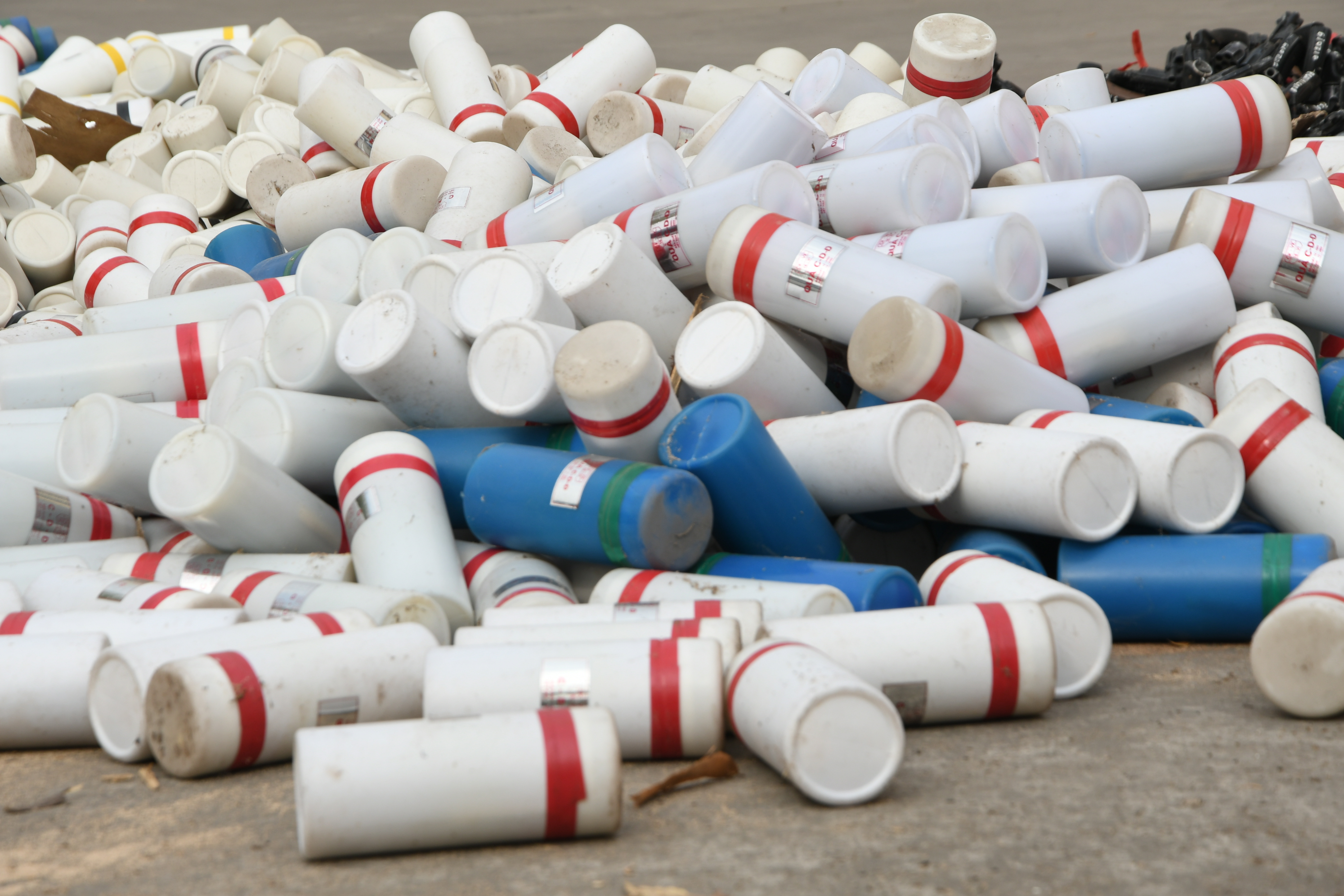 Việc sản xuất, kinh doanh tiền chất thuốc nổ phải bảo đảm các điều kiện gì?